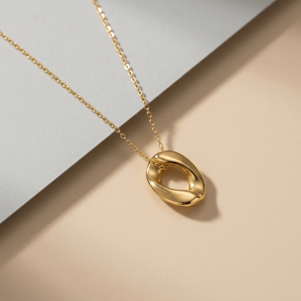Torsade – A Loop of Liquid Gold
