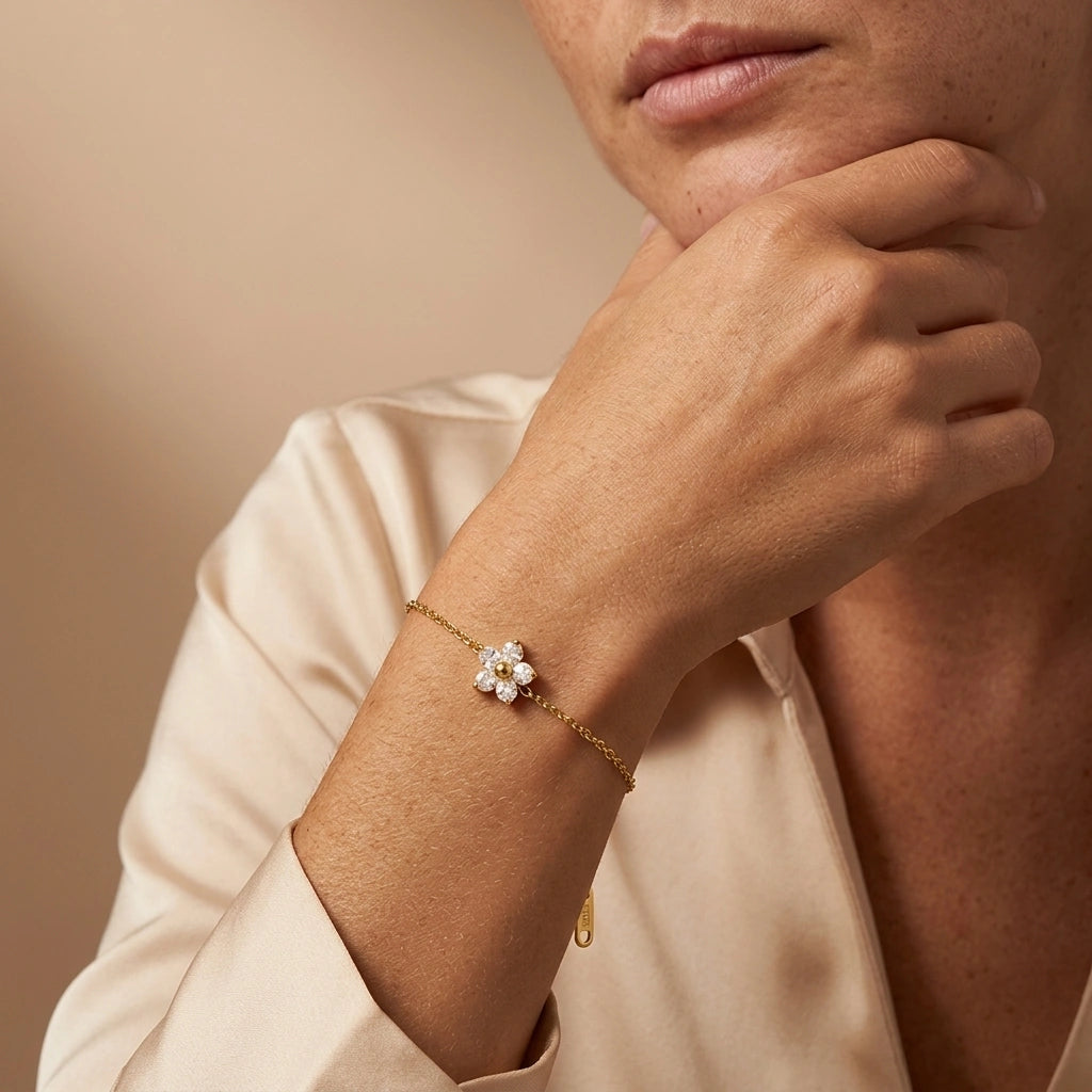 Étoile – A Petal on a Golden Thread