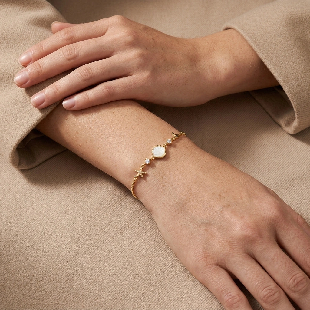 Lyra – A Charm of Wandering Stars